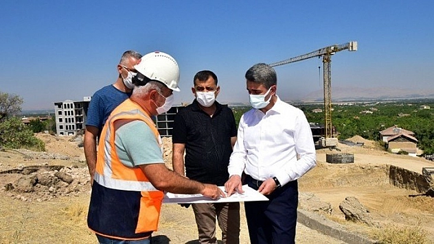 Vali Baruş, konutları inceledi