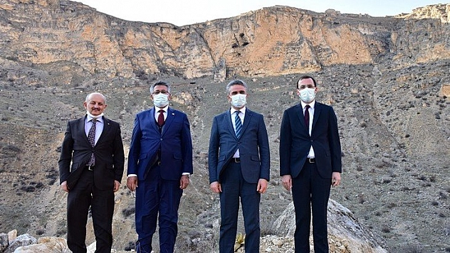 Vali Baruş Yazıhan'da