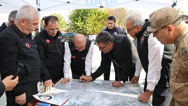 Vali Hatipoğlu arama çalışmalarına katıldı