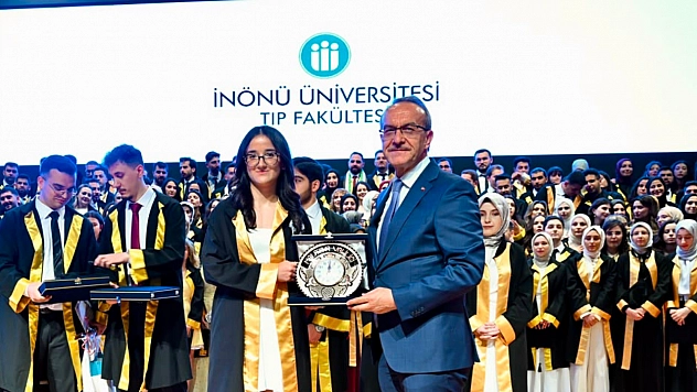 Vali Seddar Yavuz'dan yeni hekimlere övgü