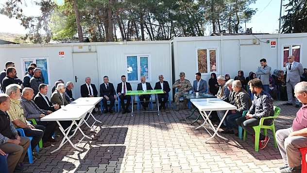 Vali Varol, Örenli Mahallesi'nde vatandaşlarla buluştu