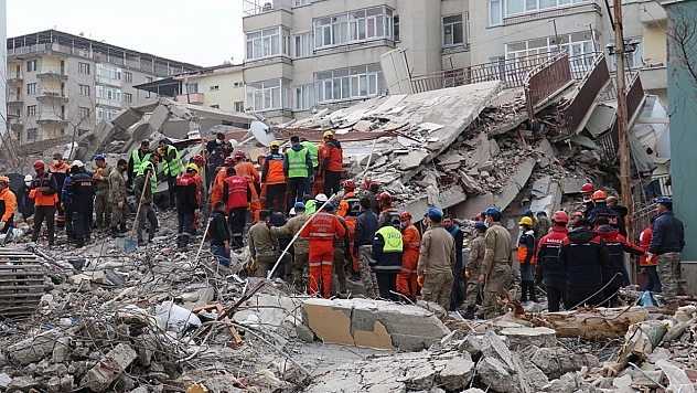 Enkazdan çıkarılan demir nereye gitti? Eski vali yardımcısından şok itiraf