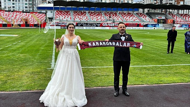Vanlı Kadın Hakem Bu Kez Nikah İçin Düdük Çaldı