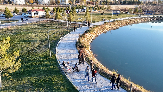 Vatandaş güneşli havanın tadını çıkarıyor