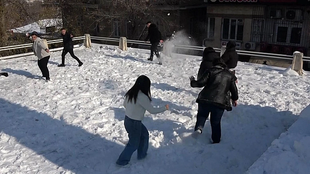 Vatandaşlar kar ve güneşin tadını çıkardı