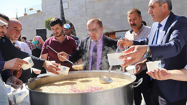 Cuma çıkışı aşure ikramı 