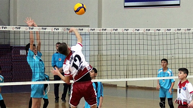 Voleybol grup maçları başladı