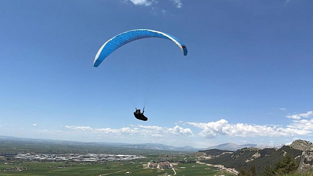 Yamaç paraşütüyle spor turizminin yeni gözdesi oluyor