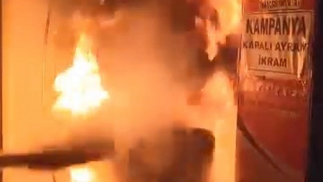 Yanan işletmenin yardımına esnaf yetişti