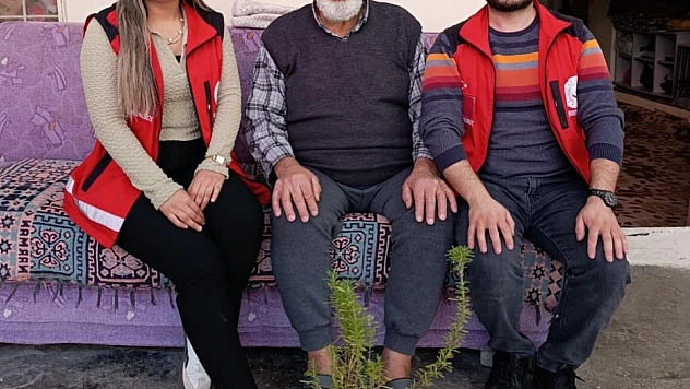Yaşlılara fidan dağıtıldı