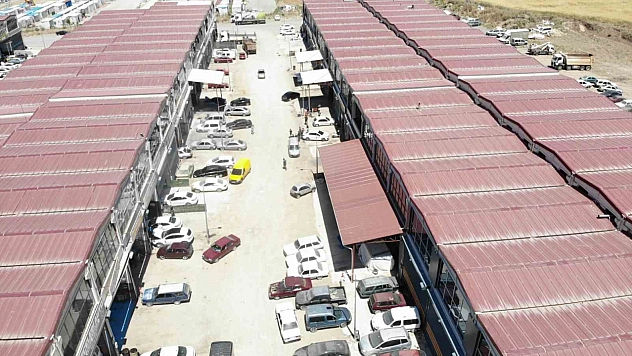 Yazın toz, kışın çamur çilesi esnafı bezdirdi