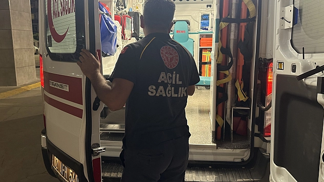 Yeğen amcasını bıçakladı