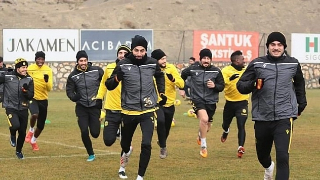 Kaplan sahaya iniyor