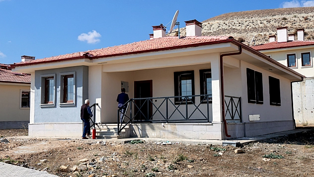 Yenice'de yüzler gülüyor: Deprem konutları hak sahiplerine teslim ediliyor