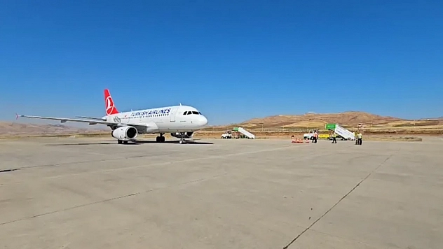 Yenilenen Siirt Havalimanı'na ilk yolcu uçağı indi