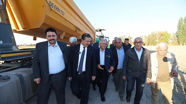 Yeşilhisar'da asfalt çalışmalarını yerinde inceledi