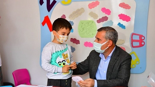 Çocukları ziyaret etti