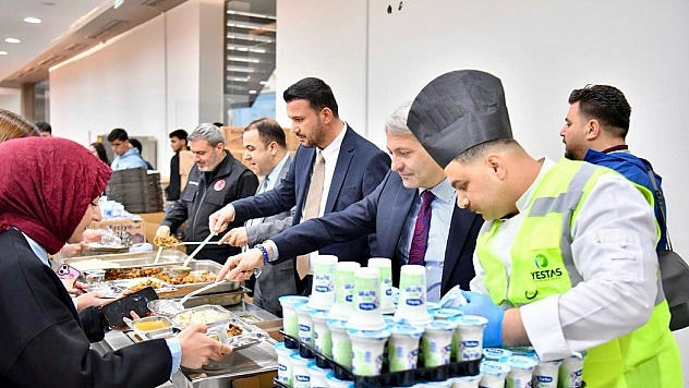Ramazan'ın en güzel tablosu: Vatandaşlar iftar sofrasında buluştu!