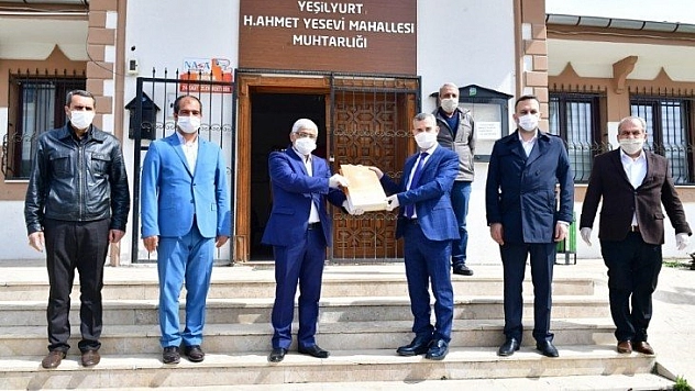 Yeşilyurt Belediyesi'nden muhtarlara temizlik malzemesi