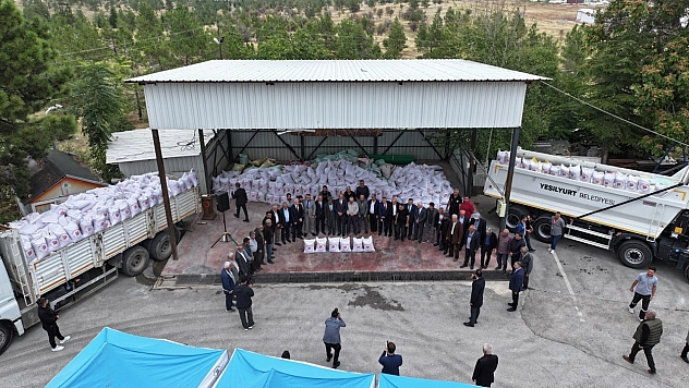 Yeşilyurt Belediyesi'nden üreticilere büyük destek: 60 ton arpa dağıtıldı