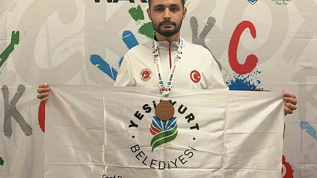 Yeşilyurt Belediyesporlu Ömer Faruk Yılmaz dünya üçüncüsü oldu