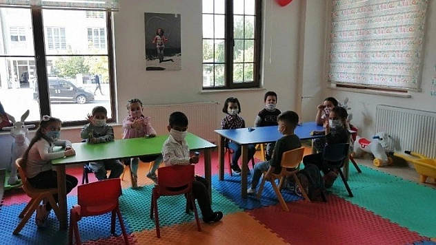 Tedbirler altında yeniden açıldı