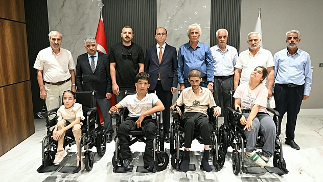 Yeşilyurt'ta engelli vatandaşlara akülü araç desteği