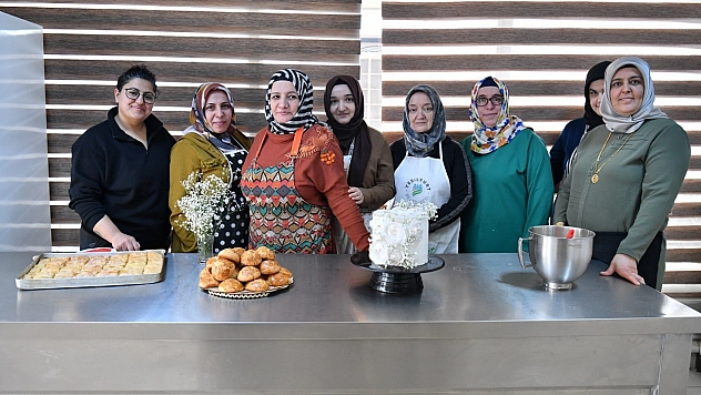 Malatya'da kadın kursları ilgi görüyor: Hem öğreniyor hem üretiyorlar