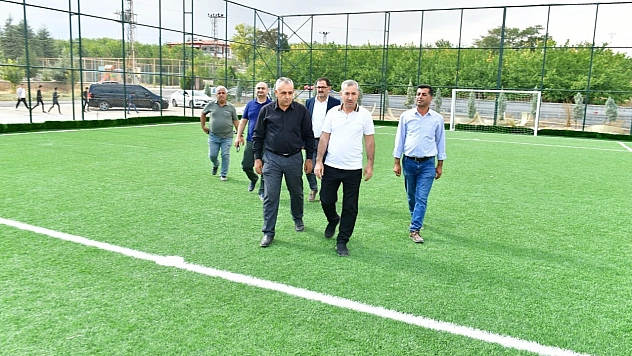 Öğrencilerin istediği halı saha tamamlandı