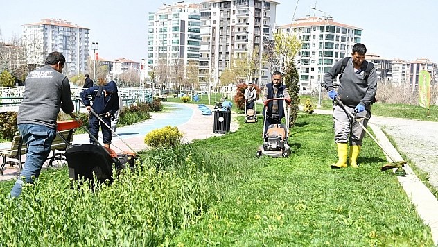 Yeşilyurt'ta park ve yeşil alanlar yenileniyor
