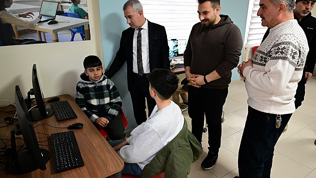 Gençler robotik kodlama öğreniyor