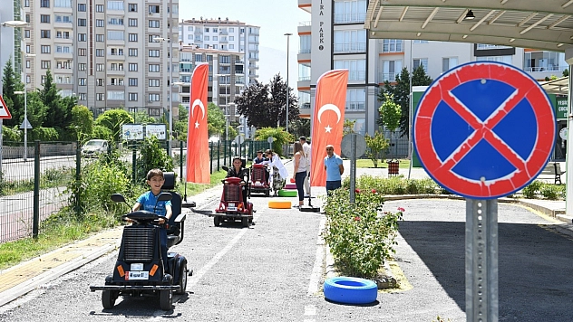 Malatya'da 6 bin 820 öğrenci trafik risklerini sanal gerçeklikle deneyimledi
