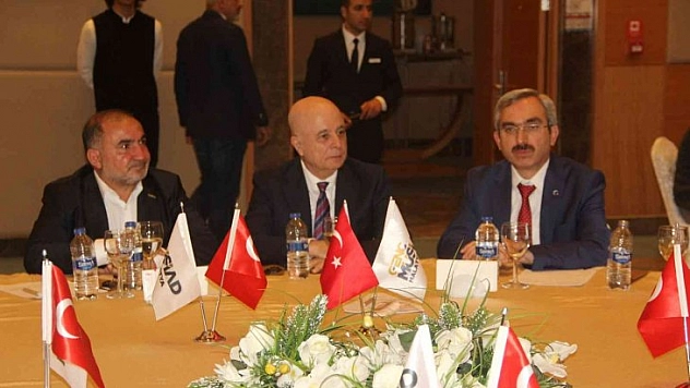 Tütüncü gençlerle buluştu