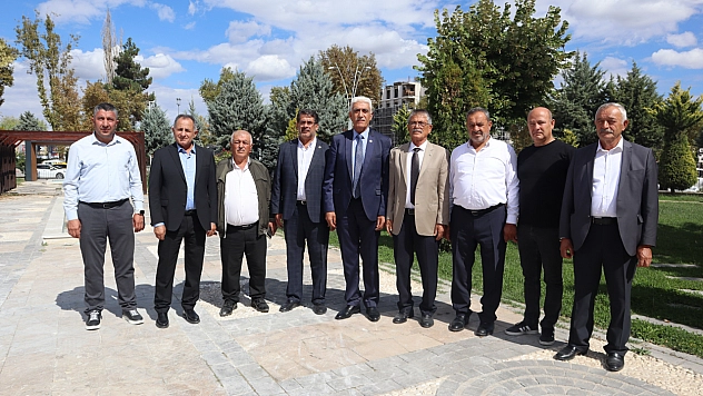 Yılların emeği çöp oluyor! Kayısılar satılmıyor, üretici borç batağında