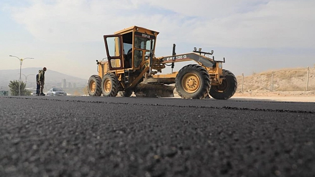 Yol yenileme çalışmaları devam ediyor