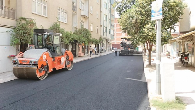 Yol yenileme çalışmaları sürüyor
