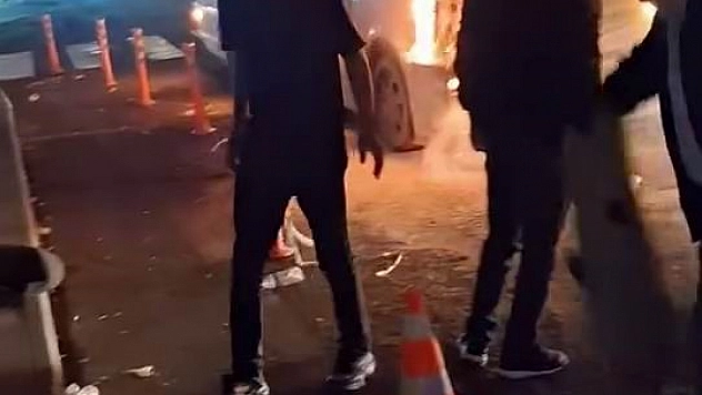 Yolcu minibüsü alev alev yandı