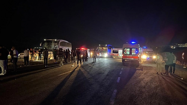 Yolcu otobüsleri çarpıştı: 13 yaralı