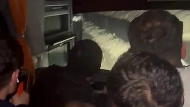 Yolcu otobüsünün devrilme anı kameralara yansıdı