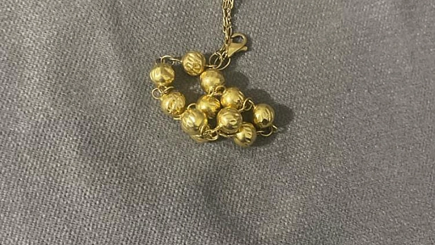 Yolda bulduğu altın bilekliği sahibine teslim etti