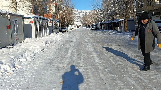 Yollar buz pistine döndü