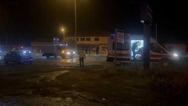 Otobüsü ile otomobil çarpıştı: 1 yaralı