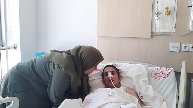 Yürüyerek özel bakım merkezine götürdüğü torununu yoğun bakımda aldı