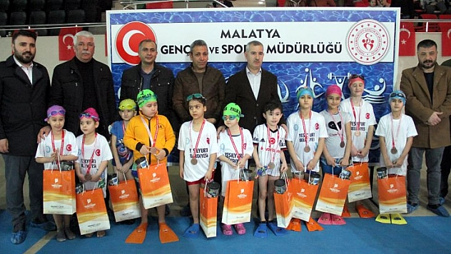 Yüzme yarışmaları başladı