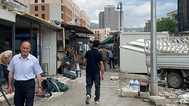 Malatya'da esnaflar konteynerden çıkarılıyor!