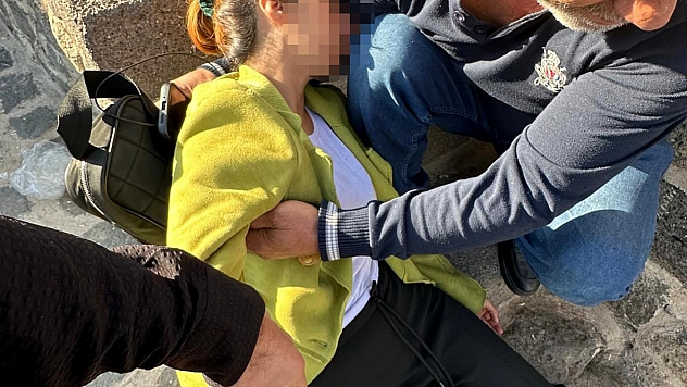 Zabıta ekipleri intihar girişiminde bulunan kadını ikna etti