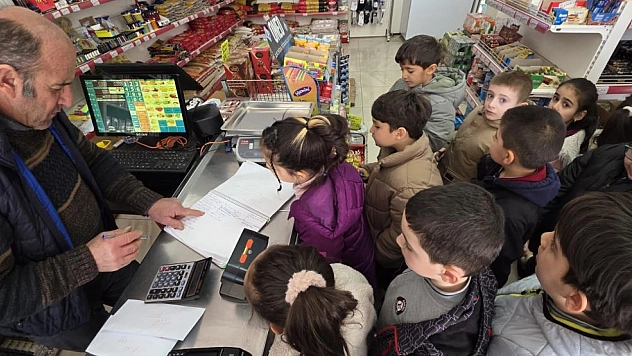 Zimem defterine minik eller dokundu