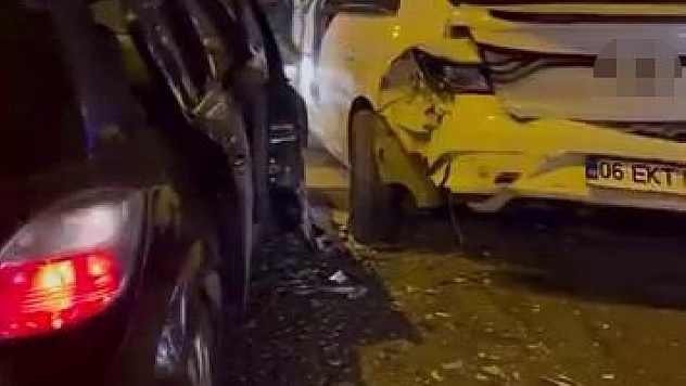 Zincirleme trafik kazası: 3 yaralı