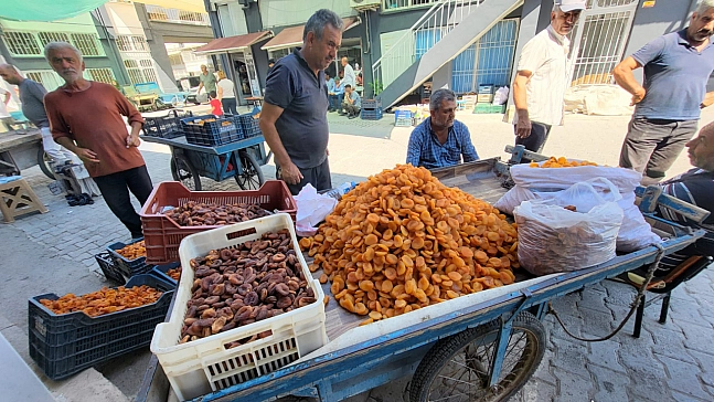 Aracılardan Malatyalı üreticiye darbe! Kayısıyı 200 liraya alıp 1000 liraya satıyorlar!