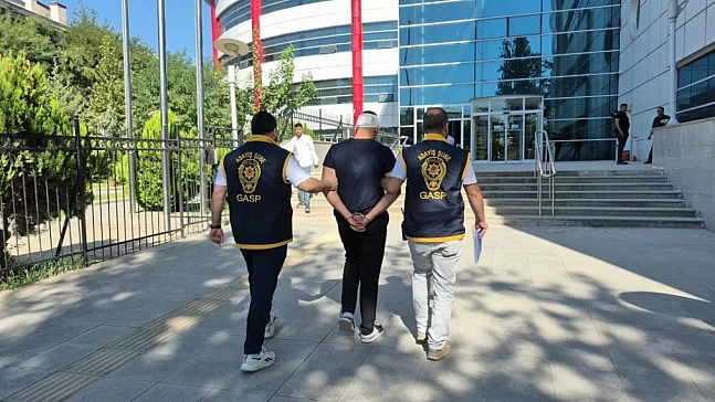 Kadını kurtarmak isteyen genci bıçaklayan şahıs yakalandı